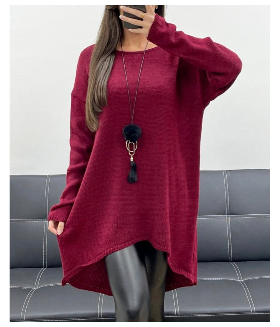 Pull long oversize asymétrique et son collier